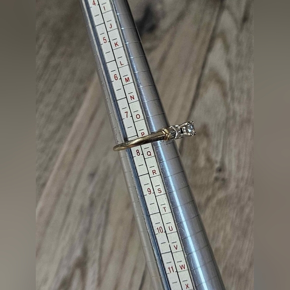 Beautiful white/gold 14kt gold engagement ring ๐ Size 7.75 - Picture 7 of 7